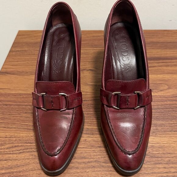Tod’s Woman’s Burgundy Calfskin Leather Loafer with Block Heel. Size 6.5. - Picture 2 of 10